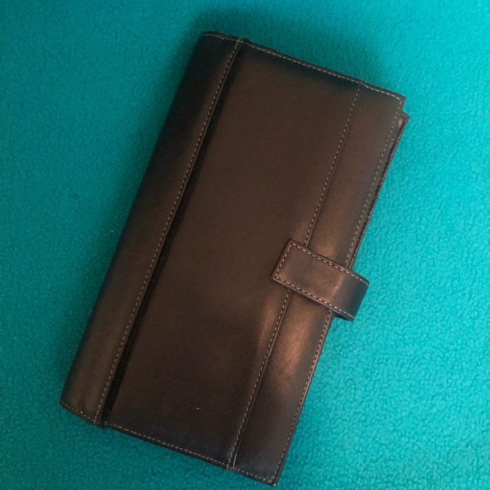 Leed’s Black Travel Wallet